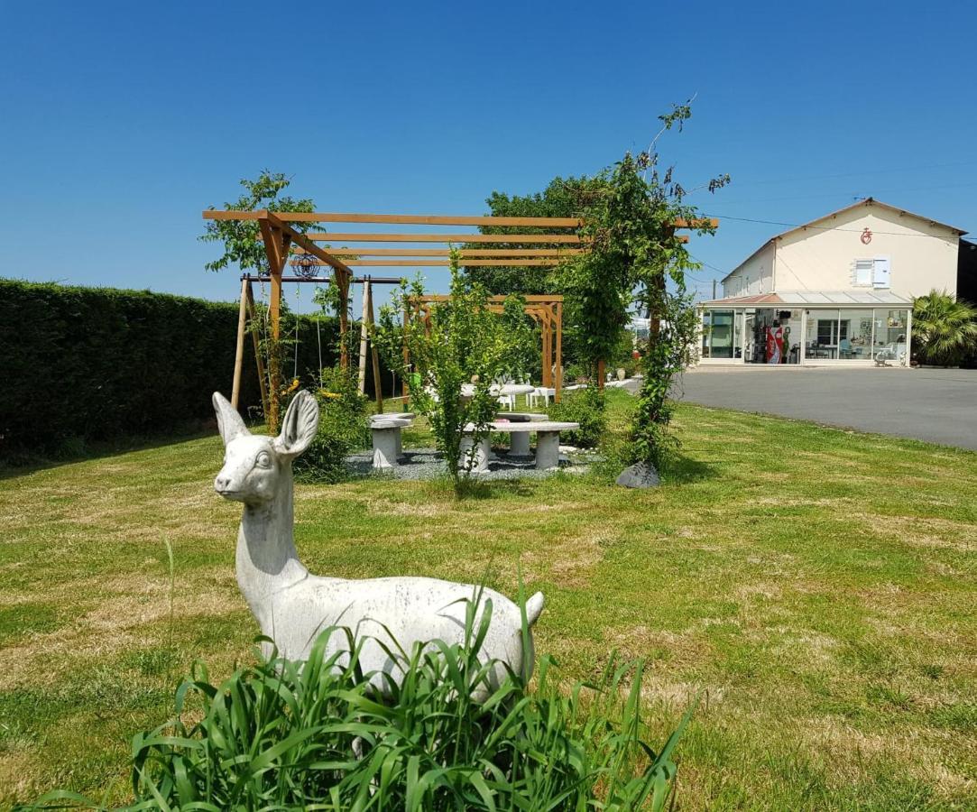 Bed and Breakfast Chez Val Et Fred 85 Les Essarts  Exteriér fotografie